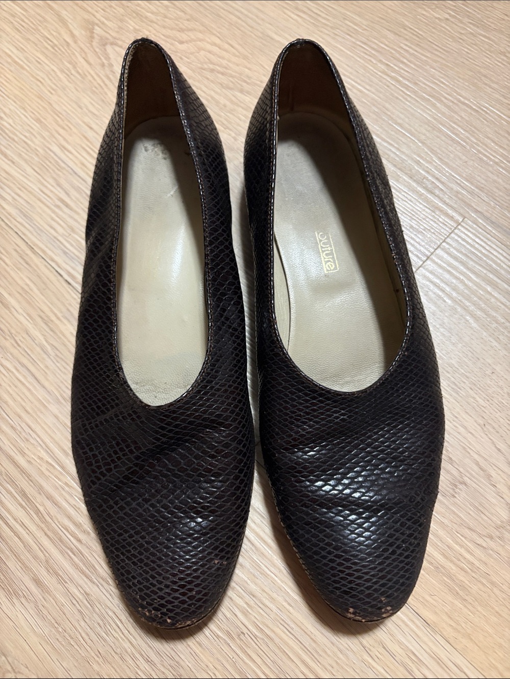 Vintage Designer Brown Textured Leather Ballet Flats